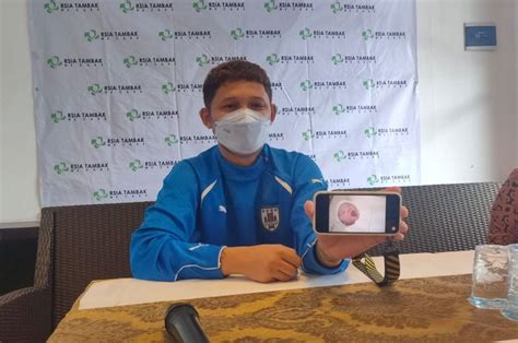 Momen syamsir alam video call dengan istri dan anaknya. Menangis Saat Temani Istri Melahirkan, Syamsir Alam ...