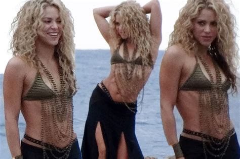Shakira Shows Off Her Incredible Abs As She Belly Dances In A Skimpy Bikini Mirror Online