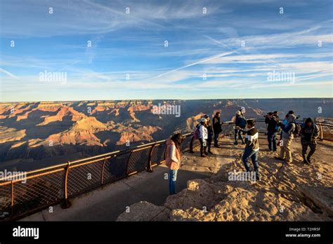 Viewpoint Mather Point With Visitors Tourists Eroded Rocky Landscape