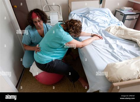 PREGNANT WOMAN AND MIDWIFE Stock Photo Alamy