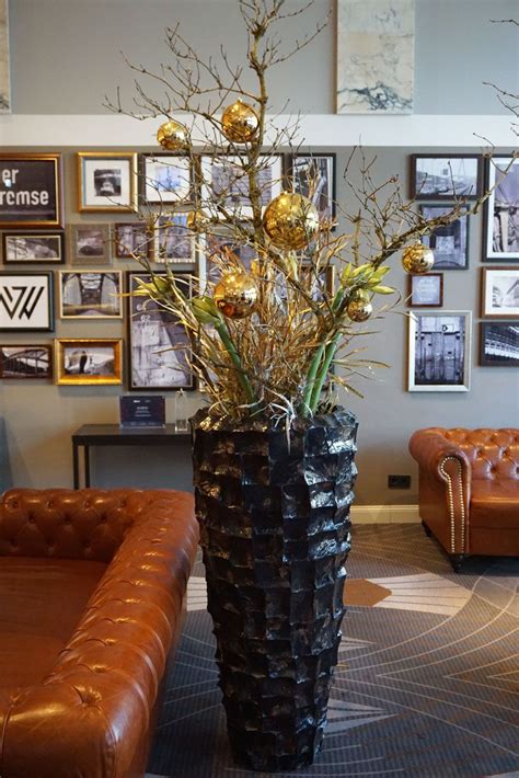 Wohnung zur miete in reichshof denklingen 3 mietwohnungen in reichshof denklingen gefunden und weitere 9 im umkreis. Bodenvase weihnachtlich mit Amaryllis dekoriert für das # ...