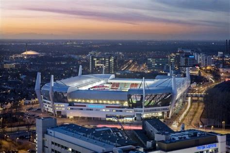 Tussen 2000 en 2002 is het stadion uitgebreid om de capaciteit van het stadion te. Psv stadion eindhoven (met afbeeldingen) | Eindhoven ...