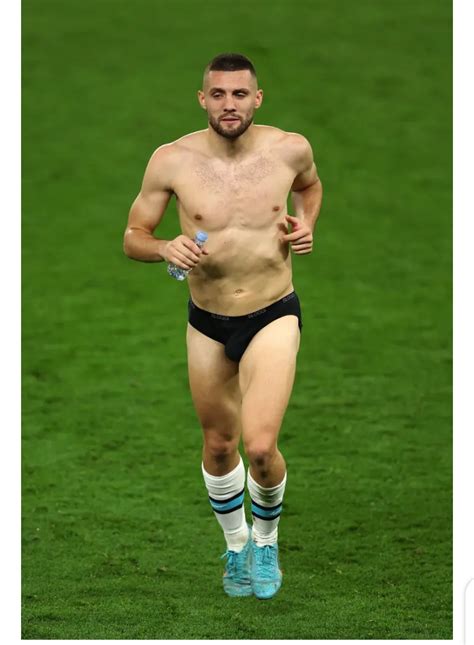 Chelsea S Mateo Kovacic Stripped To His Underwear As Walked Off The Pitch Naked Against Man