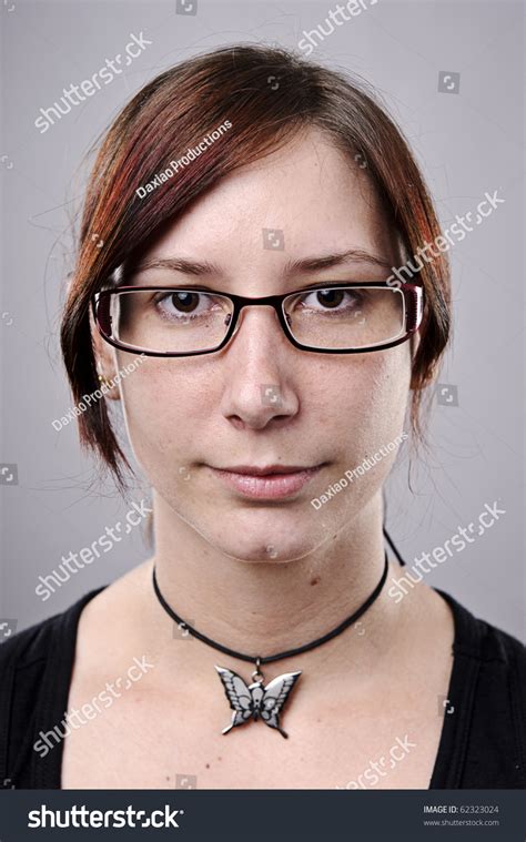 Im Genes De Average Looking Girl Im Genes Fotos Y Vectores De Stock Shutterstock