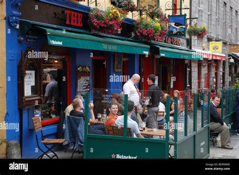 The Pub The Quays In Galway Ireland Stock Photo Alamy