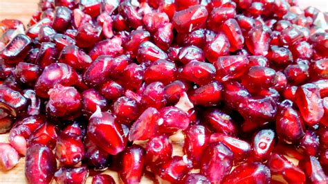 How to cut open pomegranate easily - Indidiet