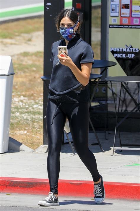 Eiza Gonzalez Showed Ooff Her Sexy Ass In Tight Leggings Photos
