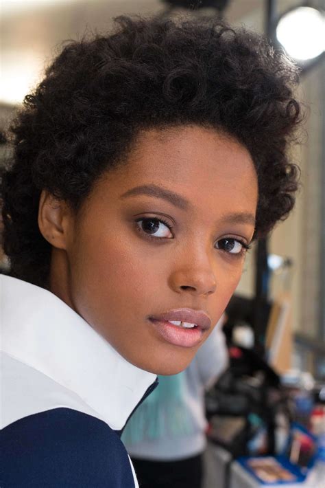 Even though the afro hairstyles for ladies have something in common, they are also very different if you have these beautiful african curls and have no idea how to style them in an appealing way, here. Oval faces: Top 5 short haircuts for curly hair | All ...