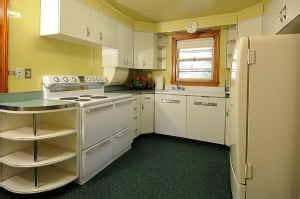 This is a common questions that i receive on the blog. Vintage Youngstown metal kitchen cabinets - a picture ...