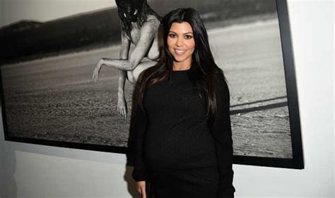 Pregnant Kourtney Kardashian Poses Nude Follows Sister Kim Kardashian S Steps Entertainment