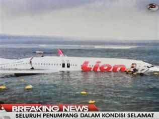 Seramai 3 anggota di laporkan berada didalam pesawat tersebut. buatbest: Kapal Terbang Lion Air Terhempas Di Laut Bali ...