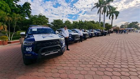 Autoridades Municipales De Guasave Entregan 11 Patrullas Uniformes Y Ascensos A La Ssc Los