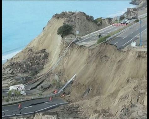 Hasta el momento no se reportaron heridos ni daños graves. Sismos fazem ruir parte de autoestrada no México