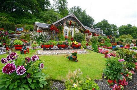 Great Grandfathers Stunning Garden Becomes Scottish Tourist Attraction