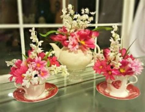 For many years i have been collecting vintage teapots. Teapot Flower Arrangement - An Easy DIY Gift Idea