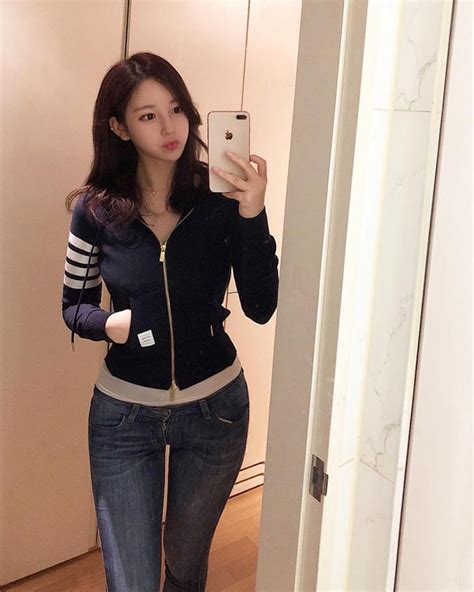 Born april 24, 1991 age 29) is a south korean comic artist (manhwaga), former model, and creator of true beauty on line webtoon. '여신강림' 야옹이 작가, 연예인급 미모+완벽 몸매 드러낸 ...