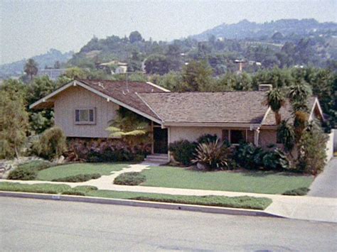 Brady Bunch Home Drops 2m In Value In Recent Sale