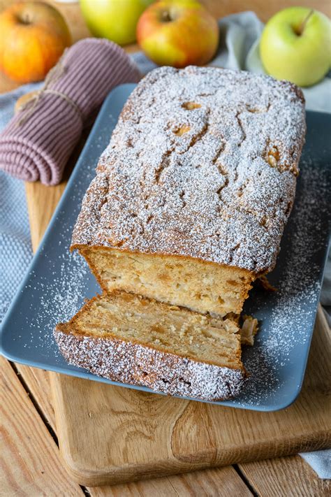 Dies wiederholt man bis zum ende der springform. Saftiger Apfel Marzipan Kuchen - Einfach Malene