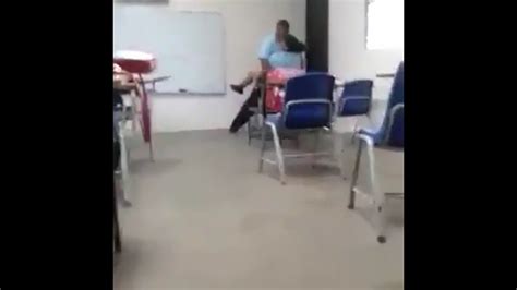 Colegiala De Brazil Cogiendo Y Mamando En Su Salón De Clases