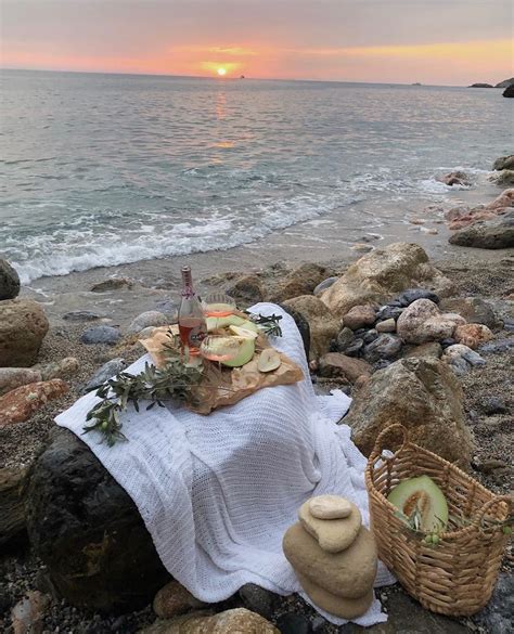 Spot For The Sunset ☀️ 📷 Dariabydasha Picnic Date Beach Picnic