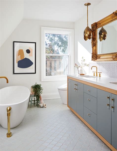 Hot Look 20 Striking Bathroom Mirrors That Steal The Spotlight House