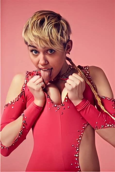 Miley Cyrus Scrolller