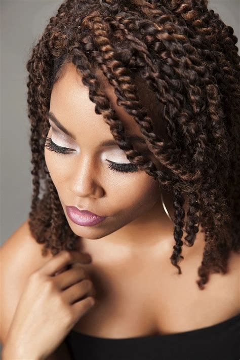 It looks really cool and fresh and we feel like it would work great with some hair accessories in it as well as a pair of statement earrings with colorful rhinestones. 20 cute kinky twist hairstyles for short hair Tuko.co.ke
