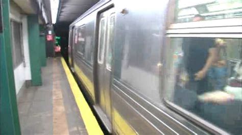 Woman Falls Onto Subway Tracks In Midtown Manhattan Abc7 New York