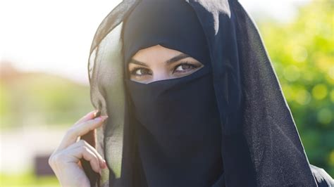Muslimische Frau Traegt Niqab Bilder Kostenloser Download Auf Freepik