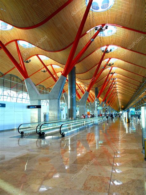Barajas Airport Madrid ⬇ Stock Photo Image By © Somatuscani 3182175