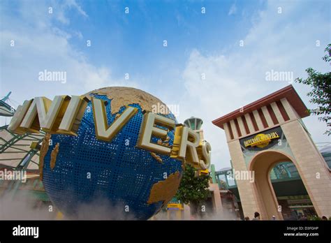 Universal Studios Singapore Globe At The Entrance Stock Photo Alamy