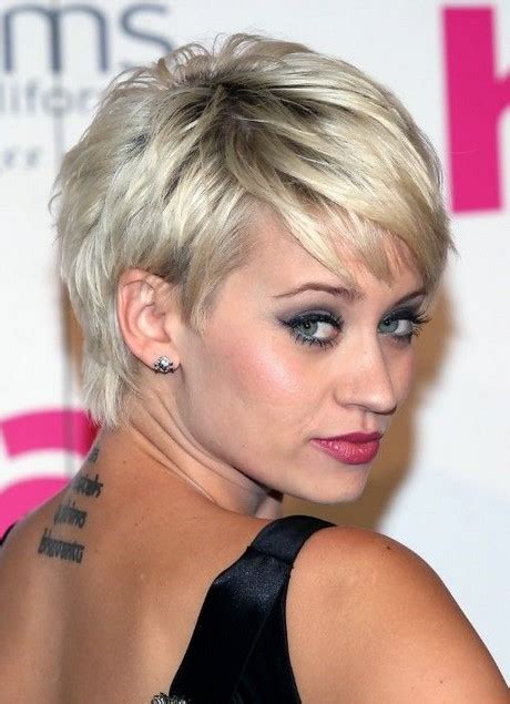 One of the hottest trends of the millennium is of the front extension asymmetrical cuts which seem to be some of the idyllic ways to flatter up any short style. Hottest short hairstyles 2017