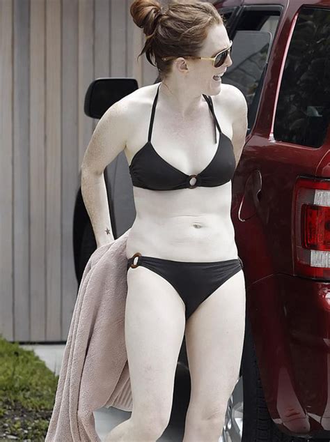 Julianne Moore S Pale Bikini Body R CelebrityBelly