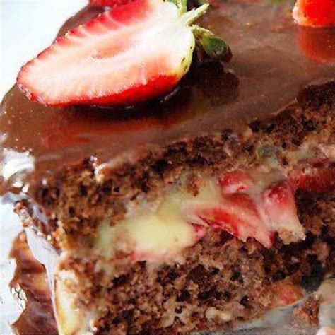 Derreta o chocolate na água, em fogo médio, até que fique completamente dissolvido. Bolo de mousse de chocolate com morango (4.2/5)