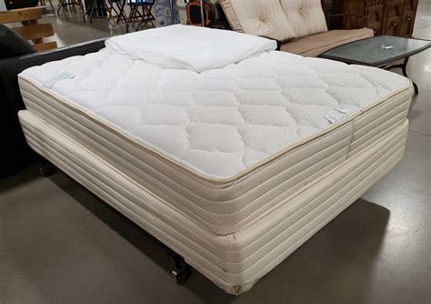 Box springs come in standard mattress sizes including twin, full, queen, king, and so on, and can be purchased at traditional retail mattress and furniture stores or via online mattress retailers. Lot - Full Size Therapedic Horizon Mattress & Box Spring
