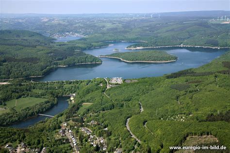 Dann schau dir unsere sammlung von touren in dieser wunderschönen region rund um aachen an. Panorama-Luftaufnahme der Rurtalsperre mit Heimbach im ...