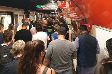 Metro A Di Roma Servizio Interrotto Tra Termini E Anagnina Stazioni