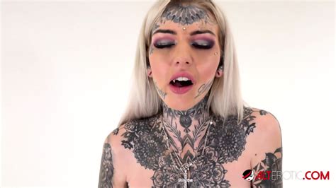 Tattooed Amber Luke Rides The Tremor For The First Time