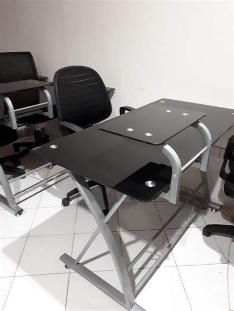 Oleh karena itu, perhatikan pula pemilihan meja komputer ketika memilih kursi ini. Jual Meja kaca dan kursi kantor - Jakarta Selatan - Sarana ...