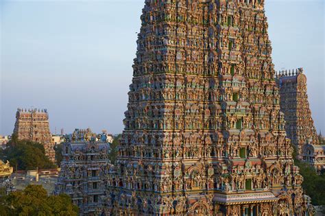 Madurai meenakshi temple darshan timings, dress code, history, significance. Madurai's Meenakshi Temple and How to Visit It