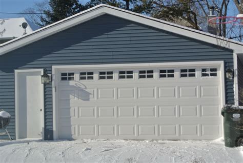 Pacific Blue Vinyl Siding By Certainteed I Like The Contract With The