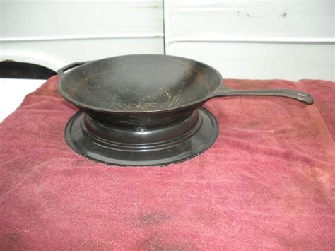 Flaxseed oil to season your wok, excellent results and smokeless if seasoning in oven. Vintage Lodge 12 3/4" Cast Iron Wok / Saute Skillet with ...