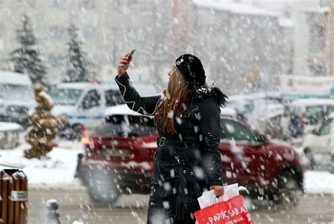Kar yağışı bölgede etkisini gösterdi. Meteoroloji'den son dakika hava durumu bilgisi! İstanbul ...