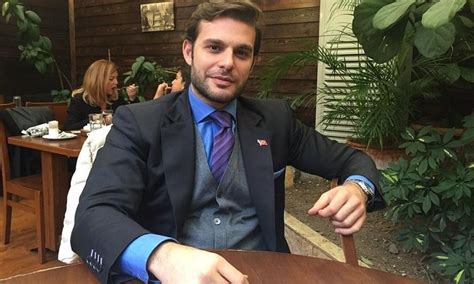 Müziği küçük yıllardan beri merak sarmıştır. İyi Parti kurucuları tam listesi Meral Akşener'in ...