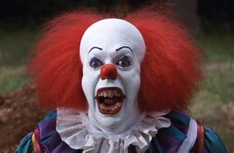 Stephen Kings It Adaptation Pennywises Clown Costume