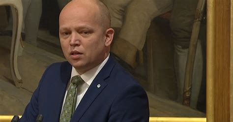 Sp vil utrede makspris på fergene. - Det blir gjort for lite i statsbudsjettet - Senterpartiet