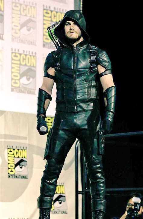 Stephen Amell In His New Green Arrow Costume At Sdcc Arrow