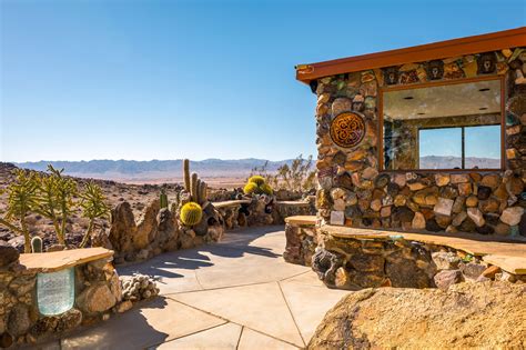Joshua Tree retreat offers helipad, wine cellar and epic vista for $4