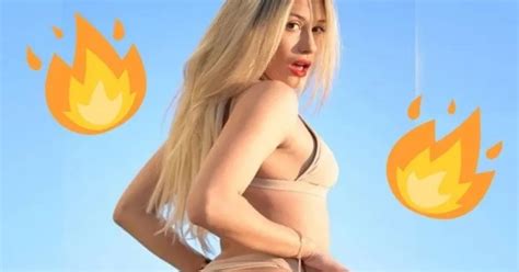 Issa Vegas Abre Las Piernas Para Mostrar Su Diminuto Bikini Cachonda La Verdad Noticias