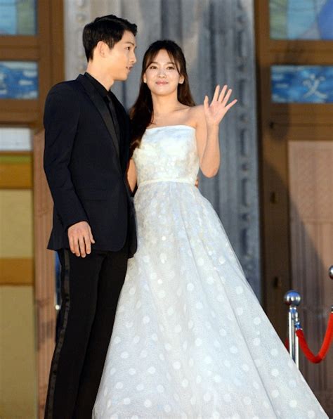 Evlilik sadece özel bir mesele değil, iki aile arasındaki bir tanışma değil, aynı zamanda pek çok açıdan hassas bir. BREAKING NEWS: Korean Stars Song Joong Ki And Song Hye Kyo ...